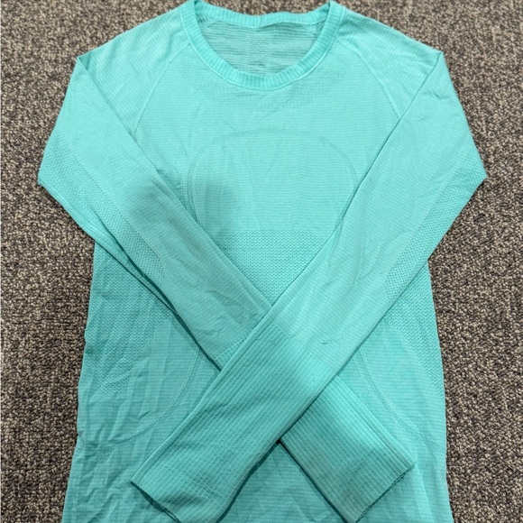 lululemon athletica Aqua Long Sleeve Tee - Picture 2 of 3